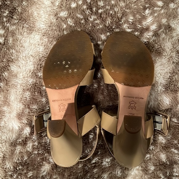 Antonio Melani tan patent leather sandals, size 7 - Picture 5 of 7